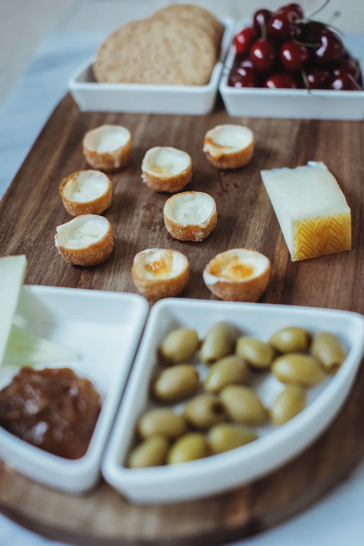 Sevyn taca do podawania + miska 5 części, Akacja - biała porcelana Dorre