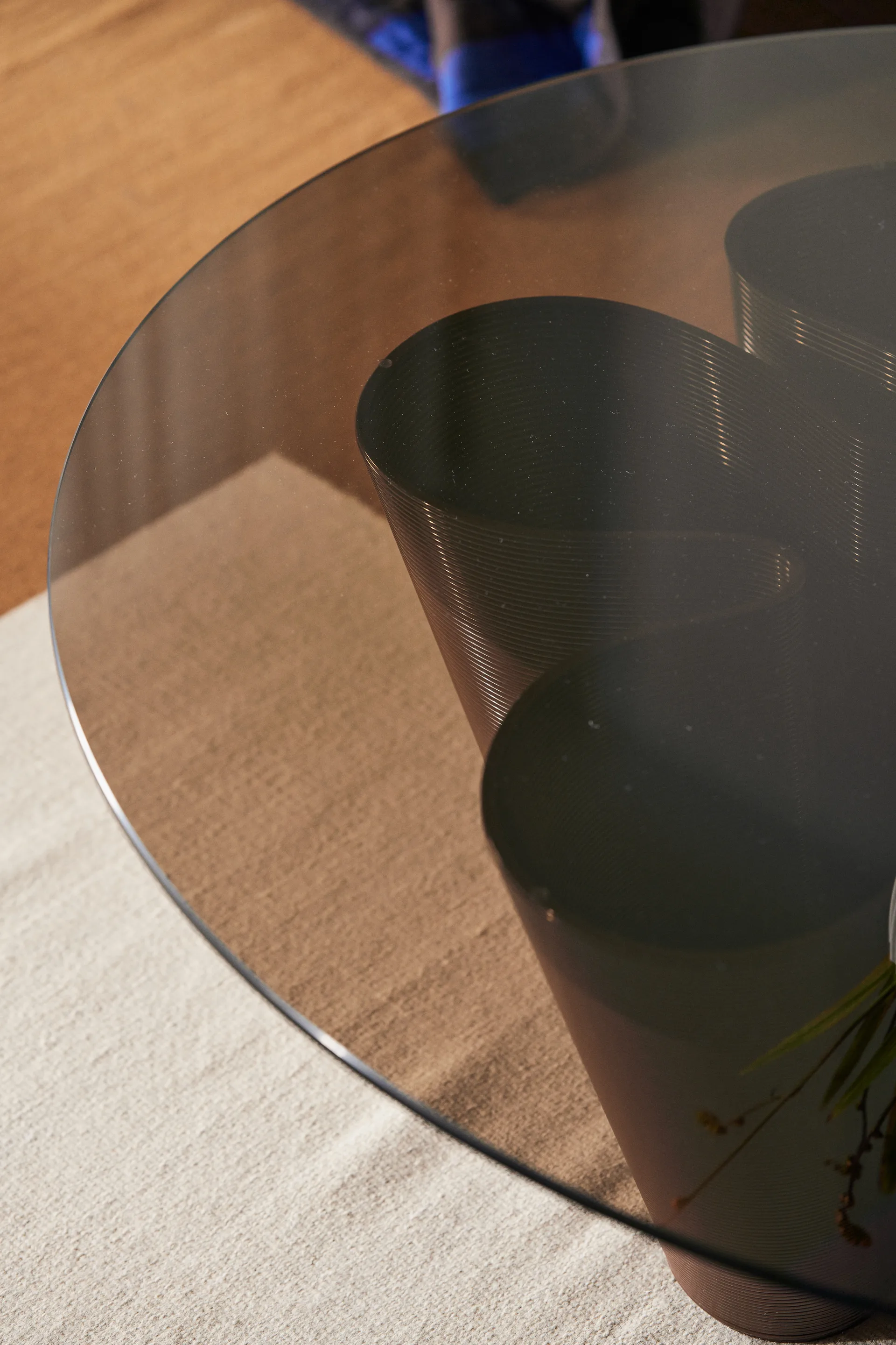 Anemone stolik kawowy Ø110 cm, Chocolate Ekbacken Studios