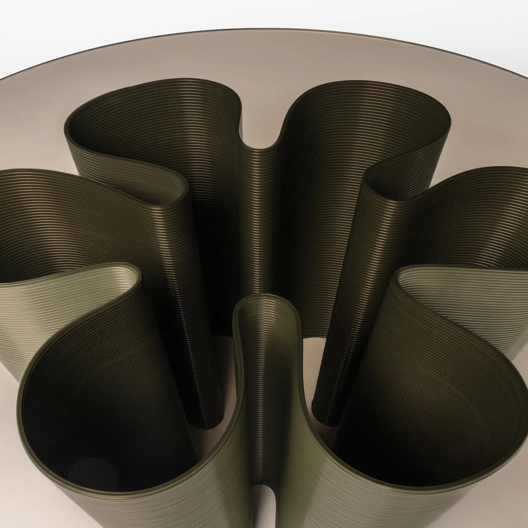 Anemone stolik kawowy Ø110 cm, Olive Ekbacken Studios