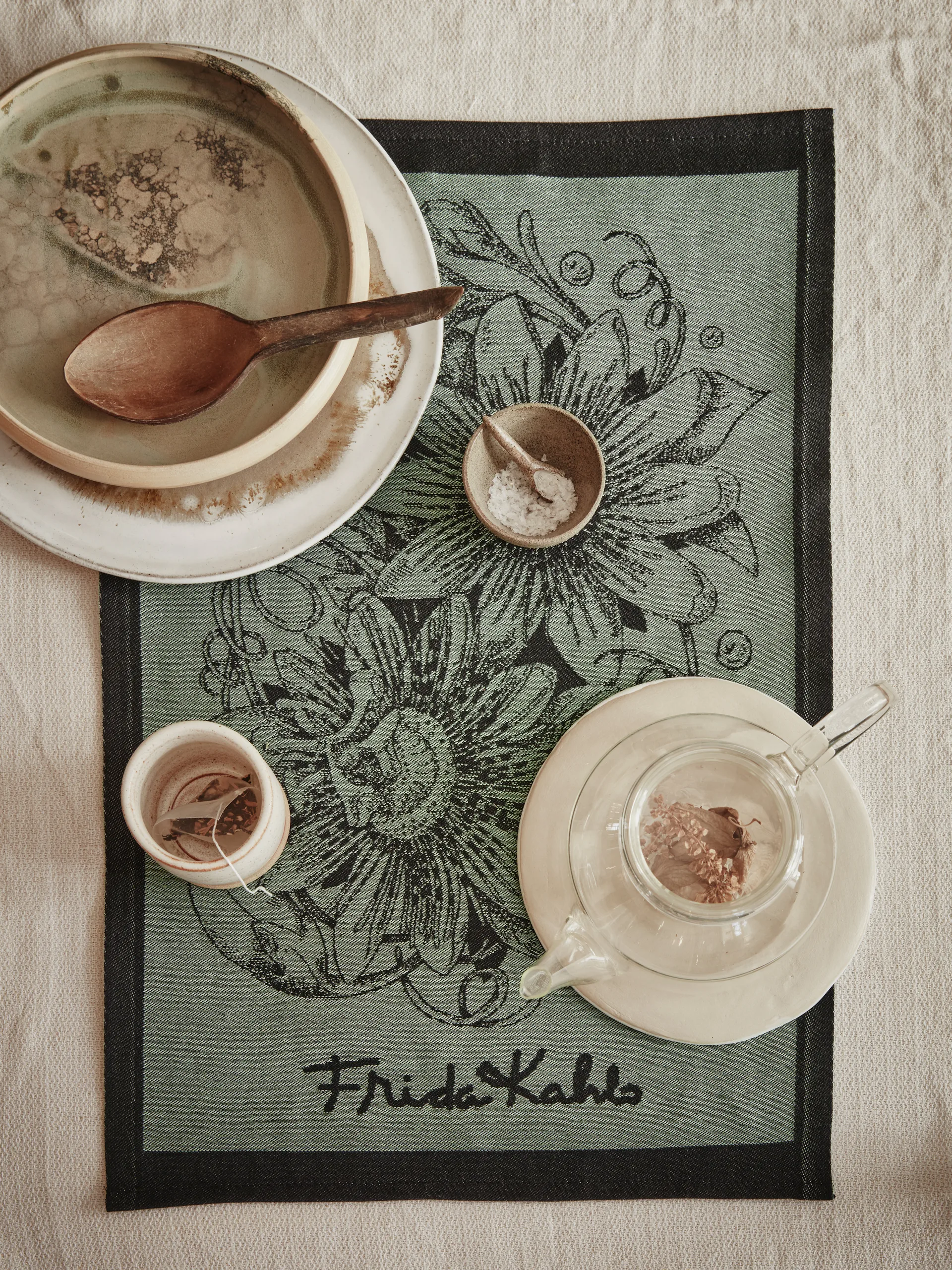 Frida Kahlo Mi Jardin ręcznik kuchenny 35x50 cm, Czarny Ekelund Linneväveri