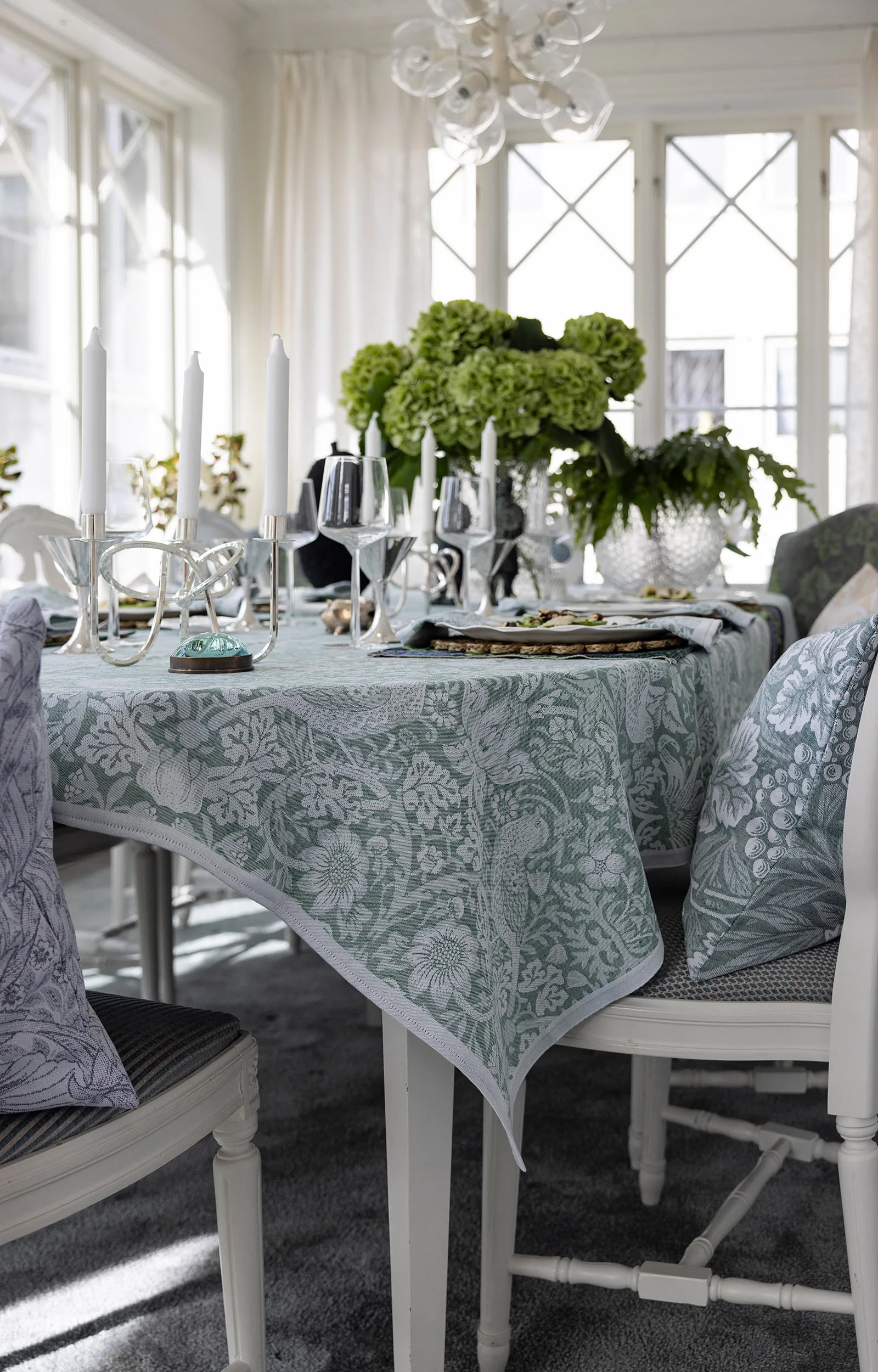 Obras Strawberry Thief 150x250 cm, Zielony Ekelund Linneväveri