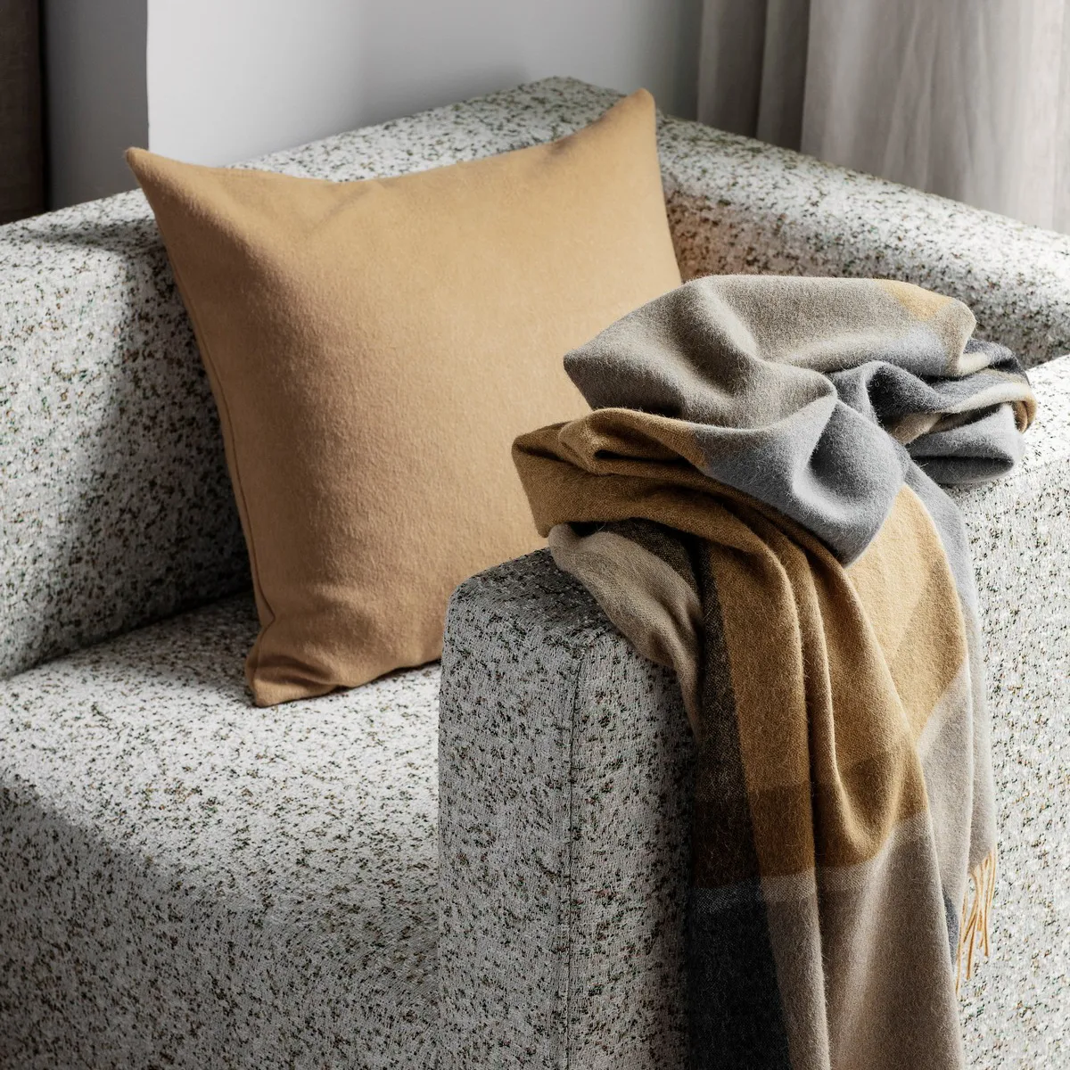 Pled Manhattan, ochra żółty-smoked glass Elvang Denmark