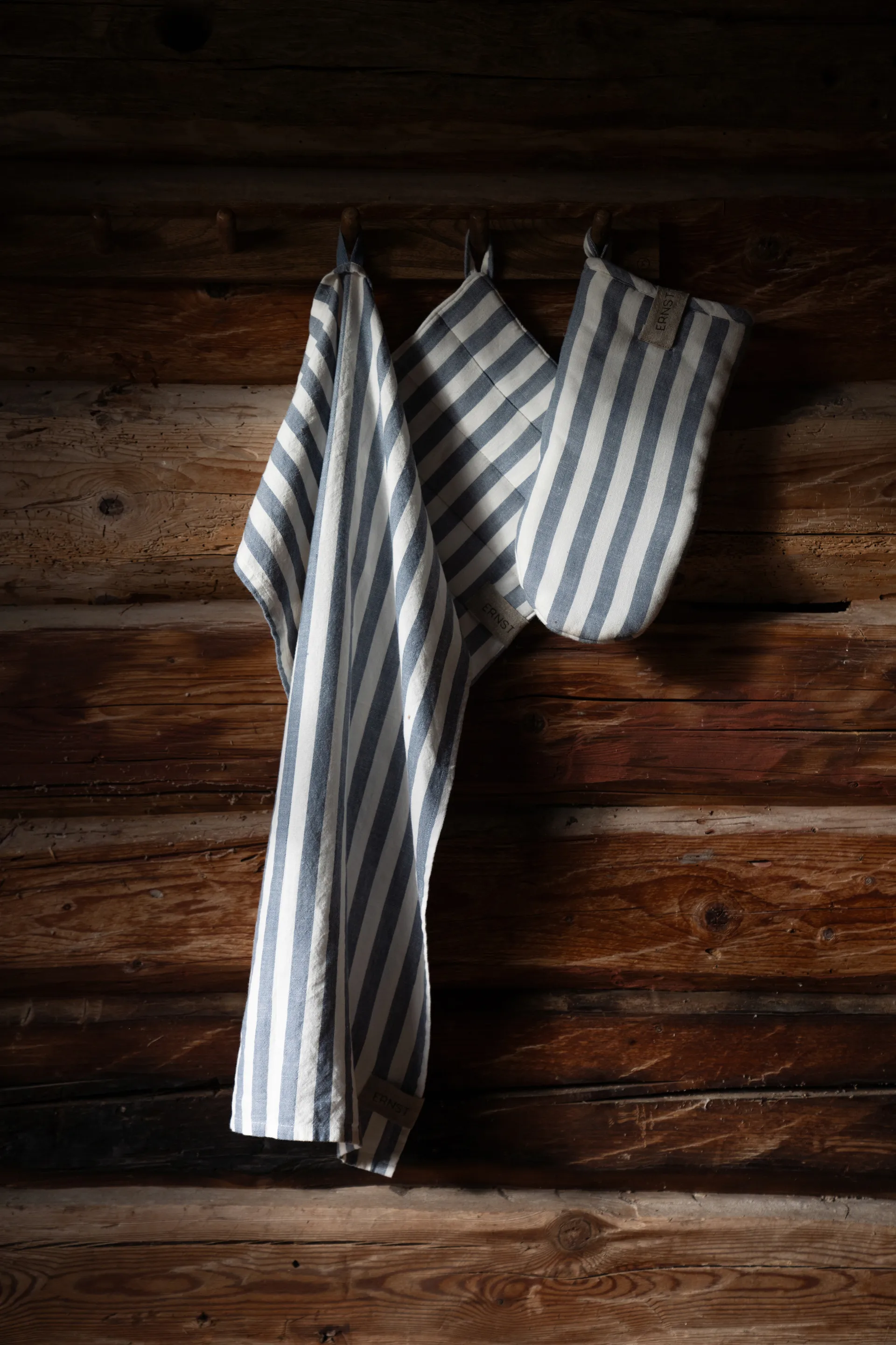 Łapka kuchenna w szerokie paski Ernst 23x25 cm, Niebiesko-biała ERNST