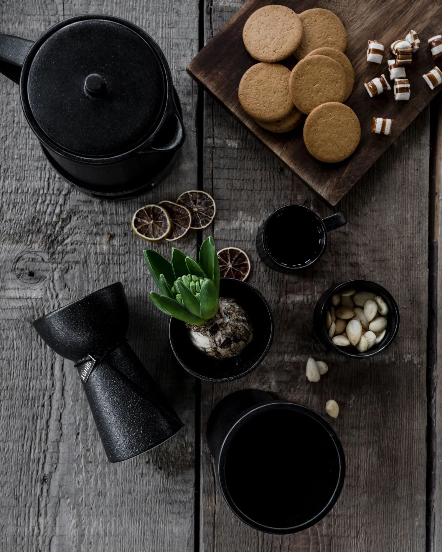 Dzbanek do grzańca Ernst z podgrzewaczem, Czarny ERNST