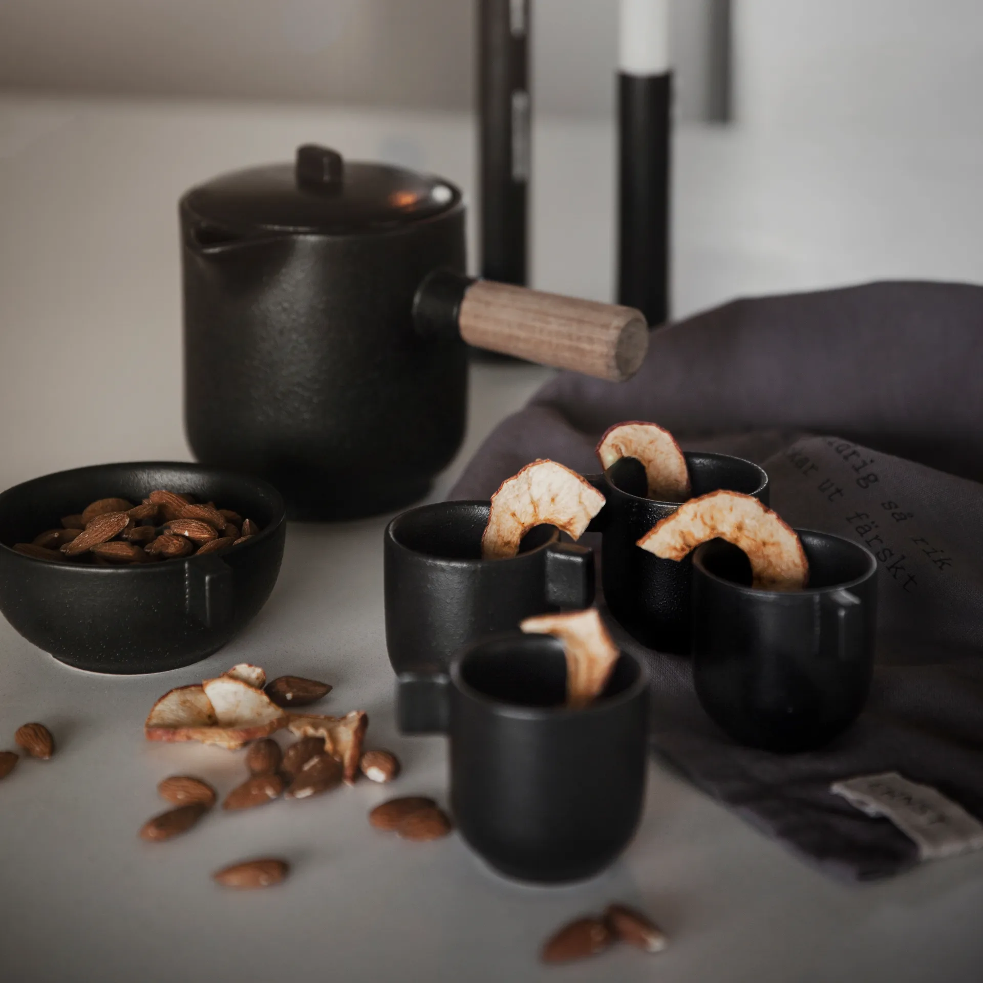 Ernst kubek do grzanego wina z uchem 6 cm, Czarny ERNST