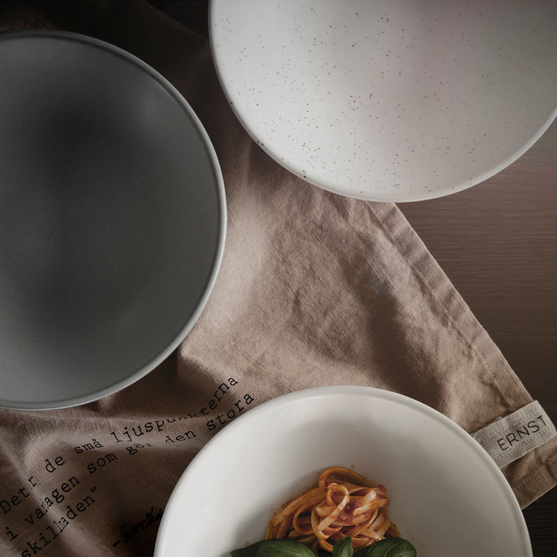 Ernst talerz głęboki 22 cm, Biały nakrapiany ERNST