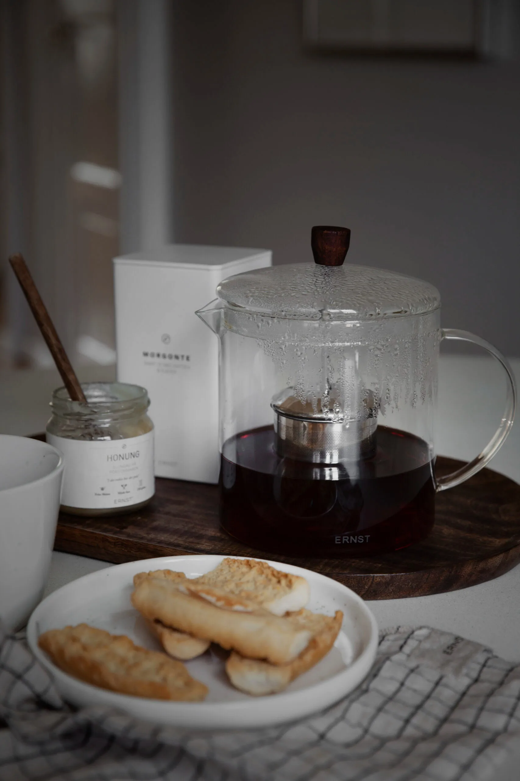 Kubek do herbaty Ernst z szkła 1,5 L, Jasno-ciemnobrązowy ERNST