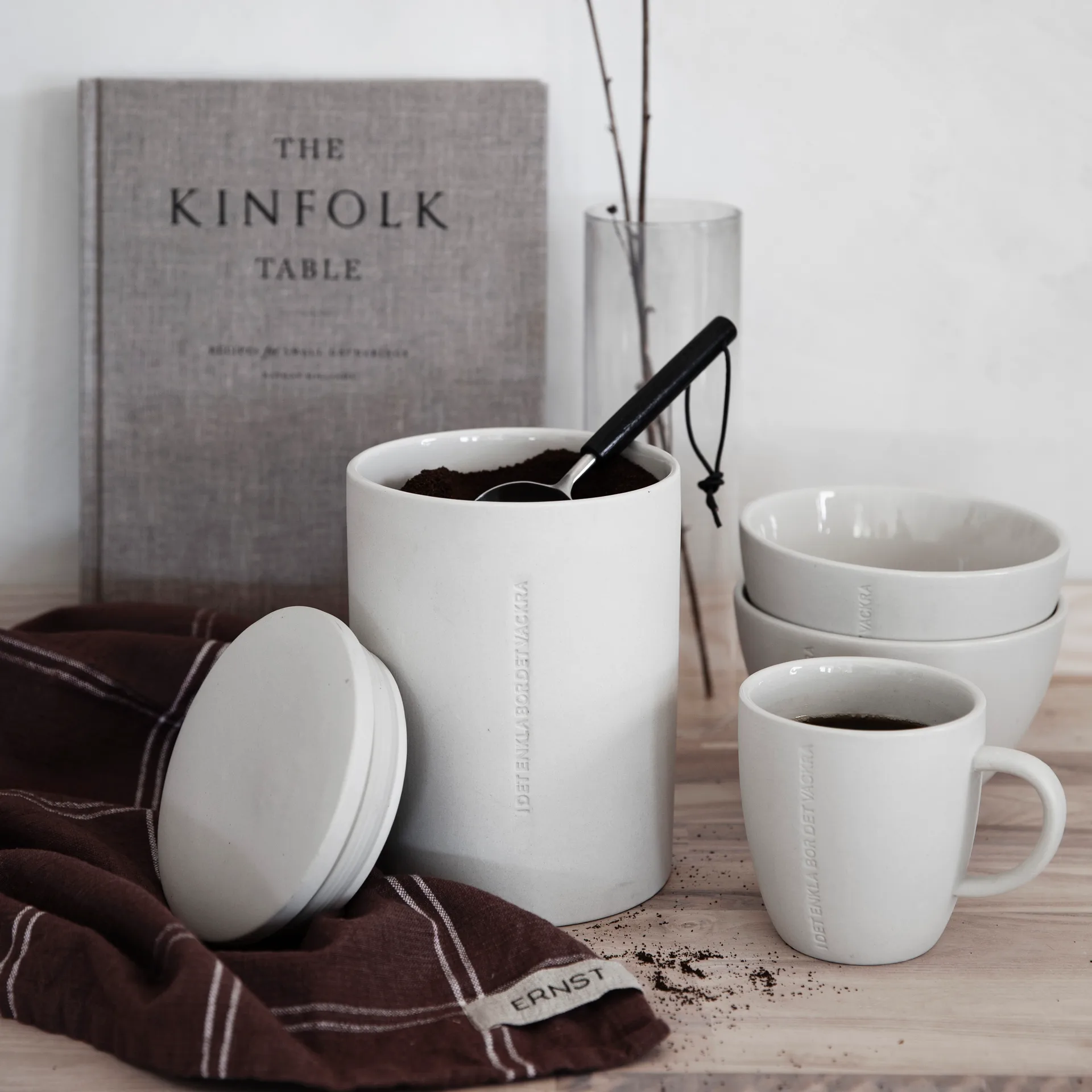 Kubek do kawy Ernst z drewnianym uchwytem, czarny ERNST