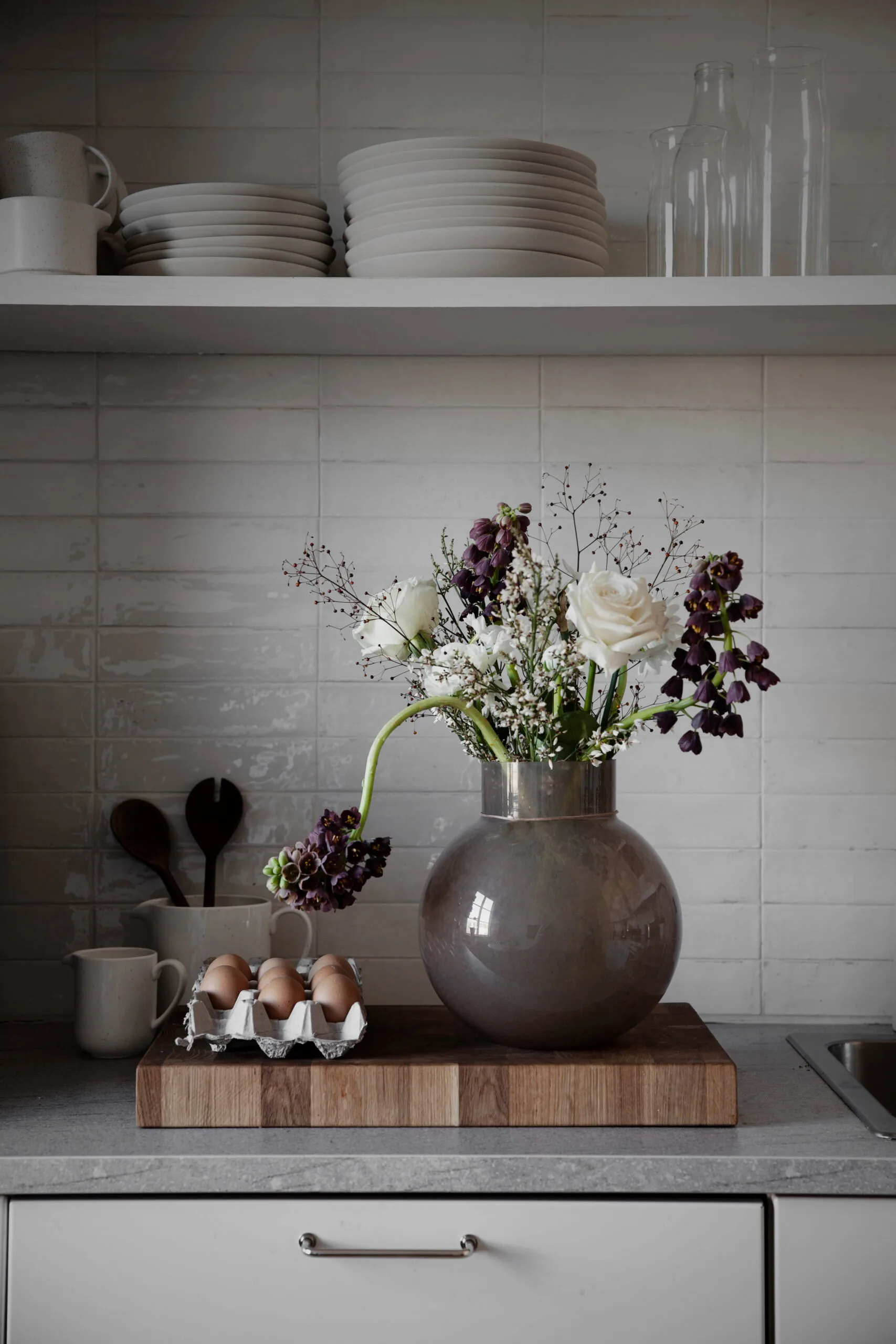 Okragła brązowa wazon Ernst, H25 cm Ø24 cm ERNST