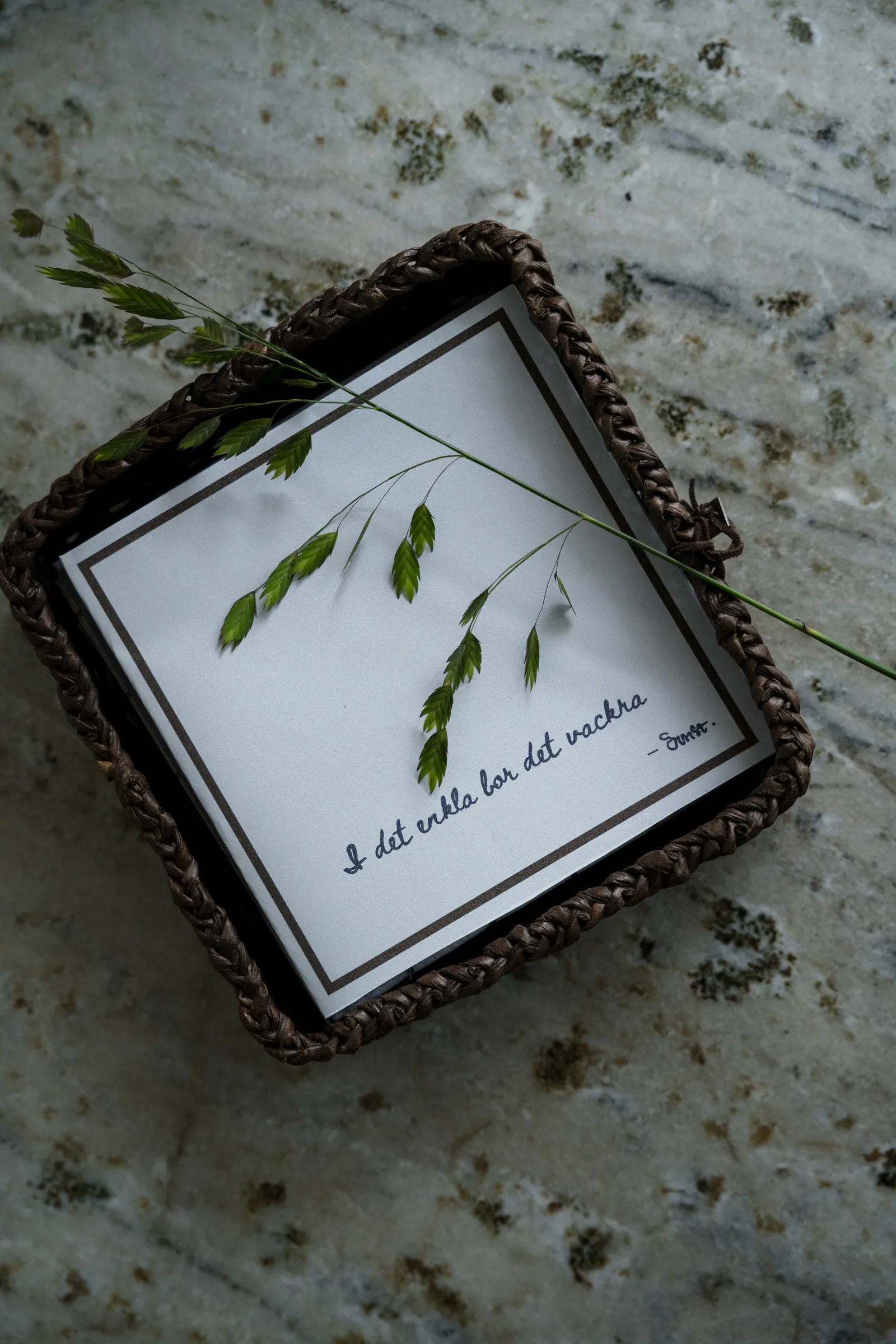 Serwetki z cytatem I det enkla Ernst, 20 szt., Jasnoszare ERNST