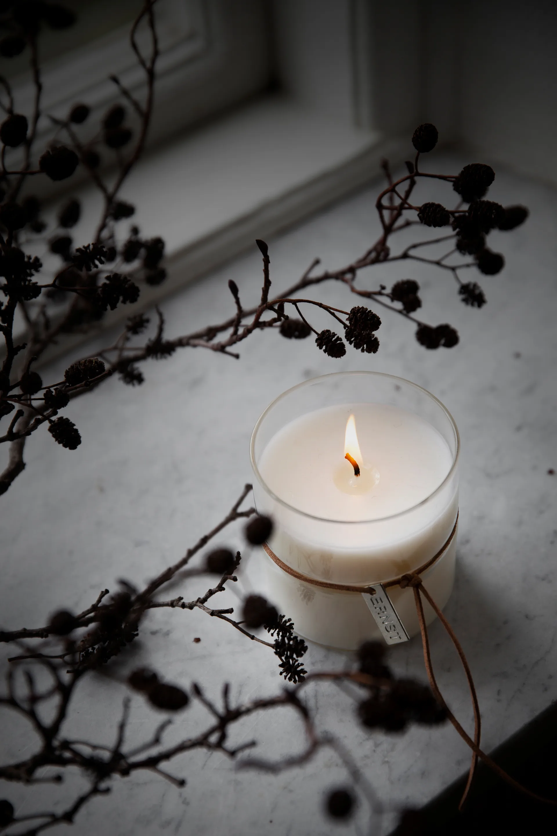 Świeca zapachowa Ernst w szkle z talią Ø8 cm, Brak czasu ERNST