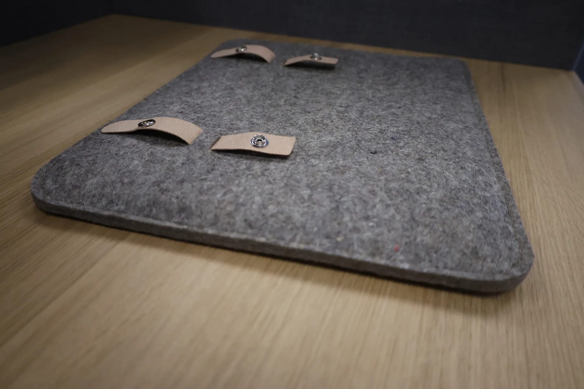 Poduszka na siedzisko Nostalgi 33x40 cm, Szara naturalna wełna Essem Design