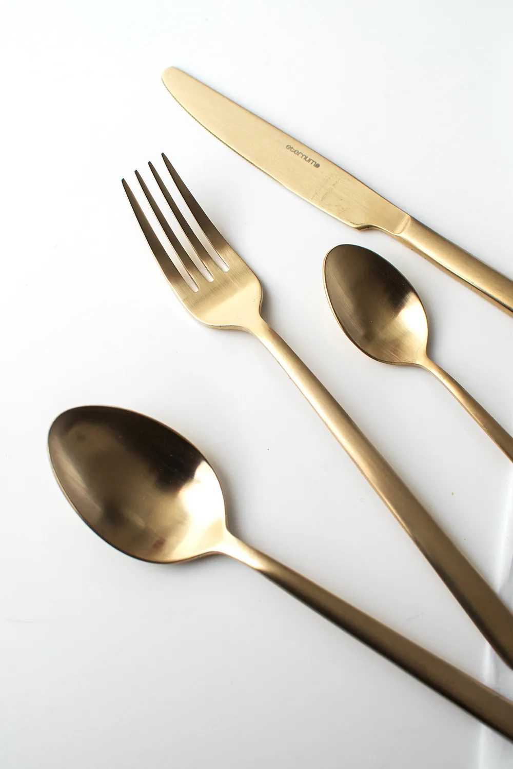 Zestaw sztućców Eternum Nardo 16 części, Champagne Eternum