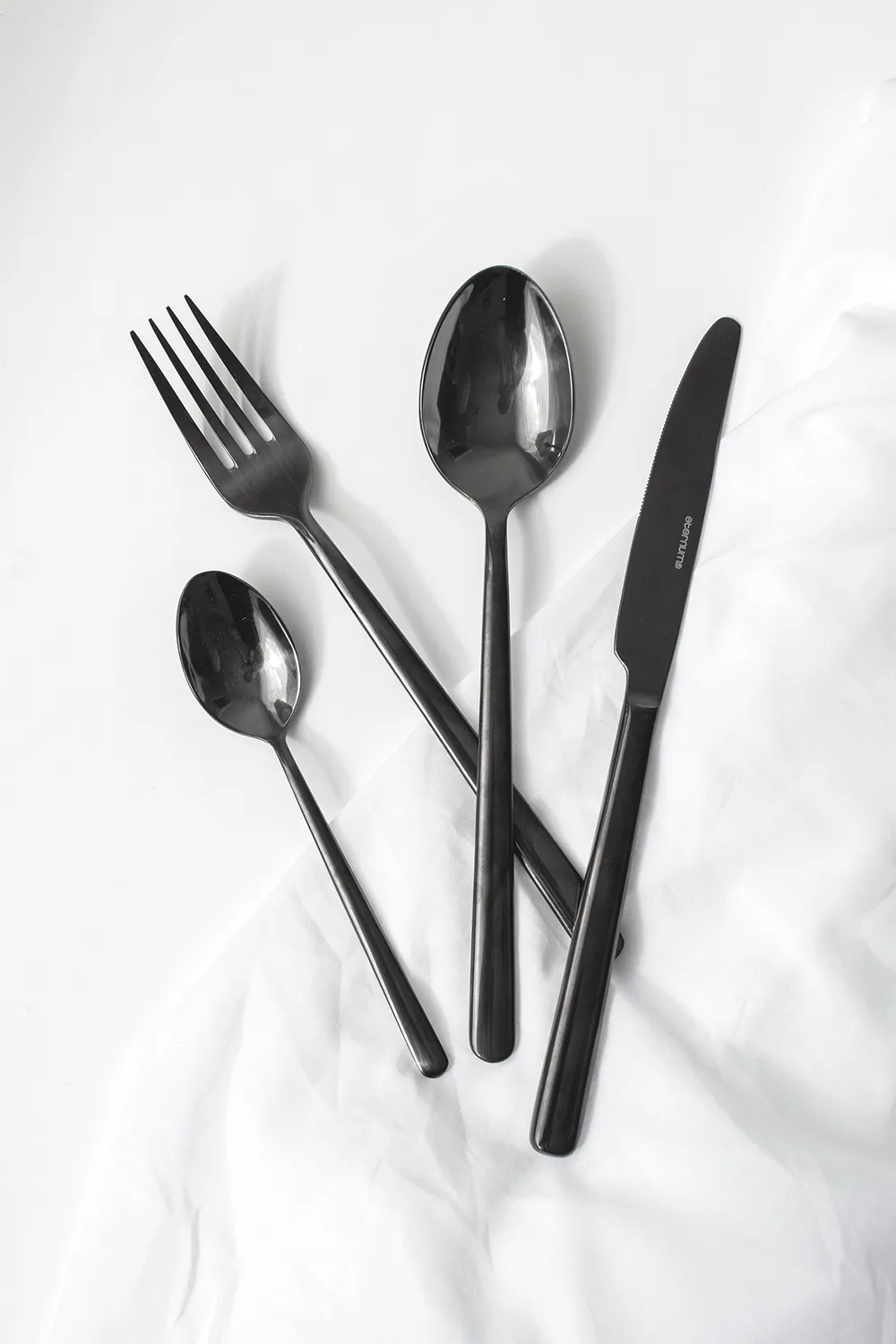 Zestaw sztućców Eternum Nardo 16 części, Czarny Eternum