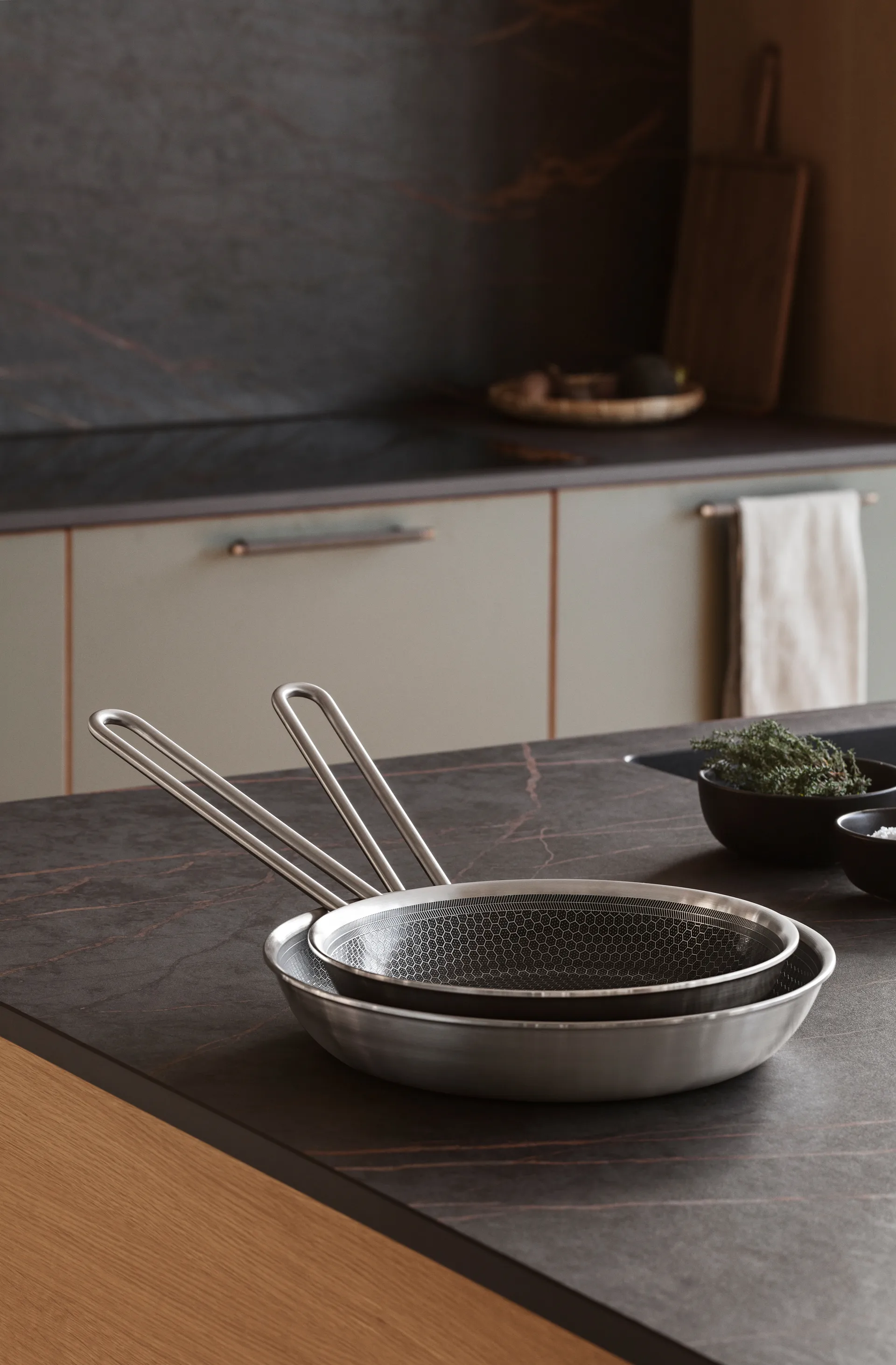 Eva Trio Multi zestaw patelni Mosaic Slip-Let, 2 części Eva Solo