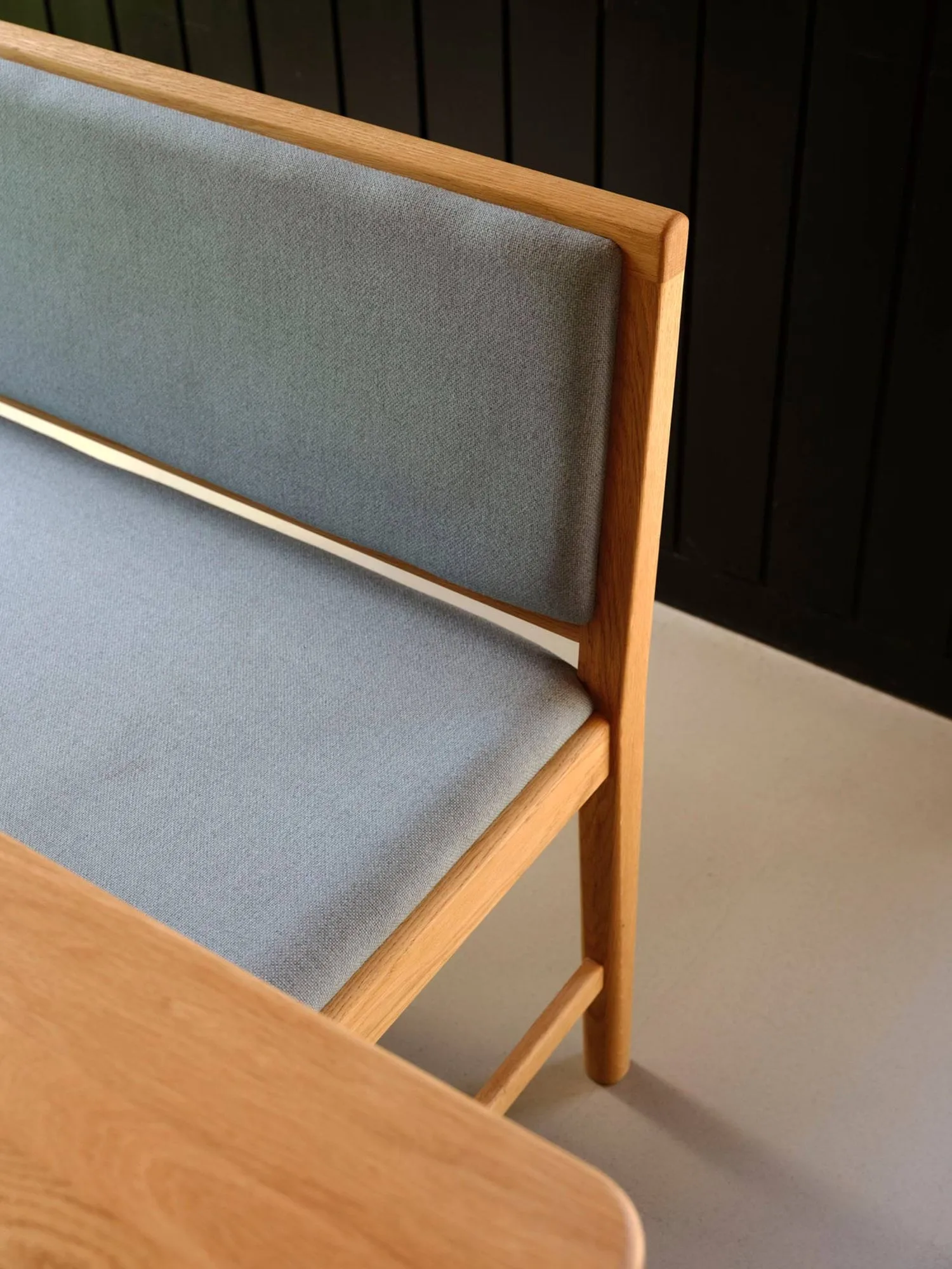 Ławka J176 Sønderborg, Dąb lakierowany-ploegwool blue FDB Møbler