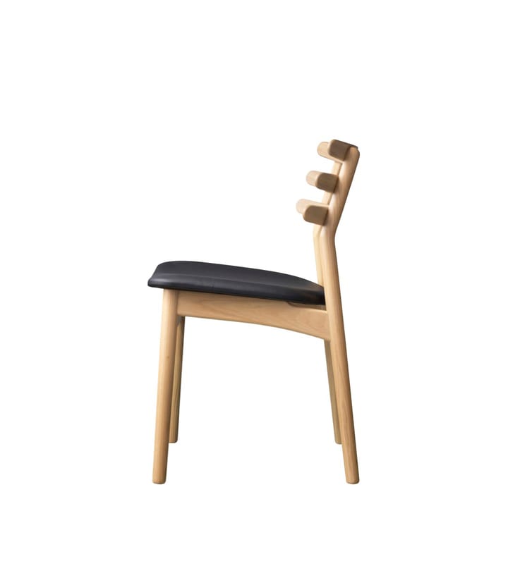 Krzesło J48, Oak nature lacquered-black leather FDB Møbler