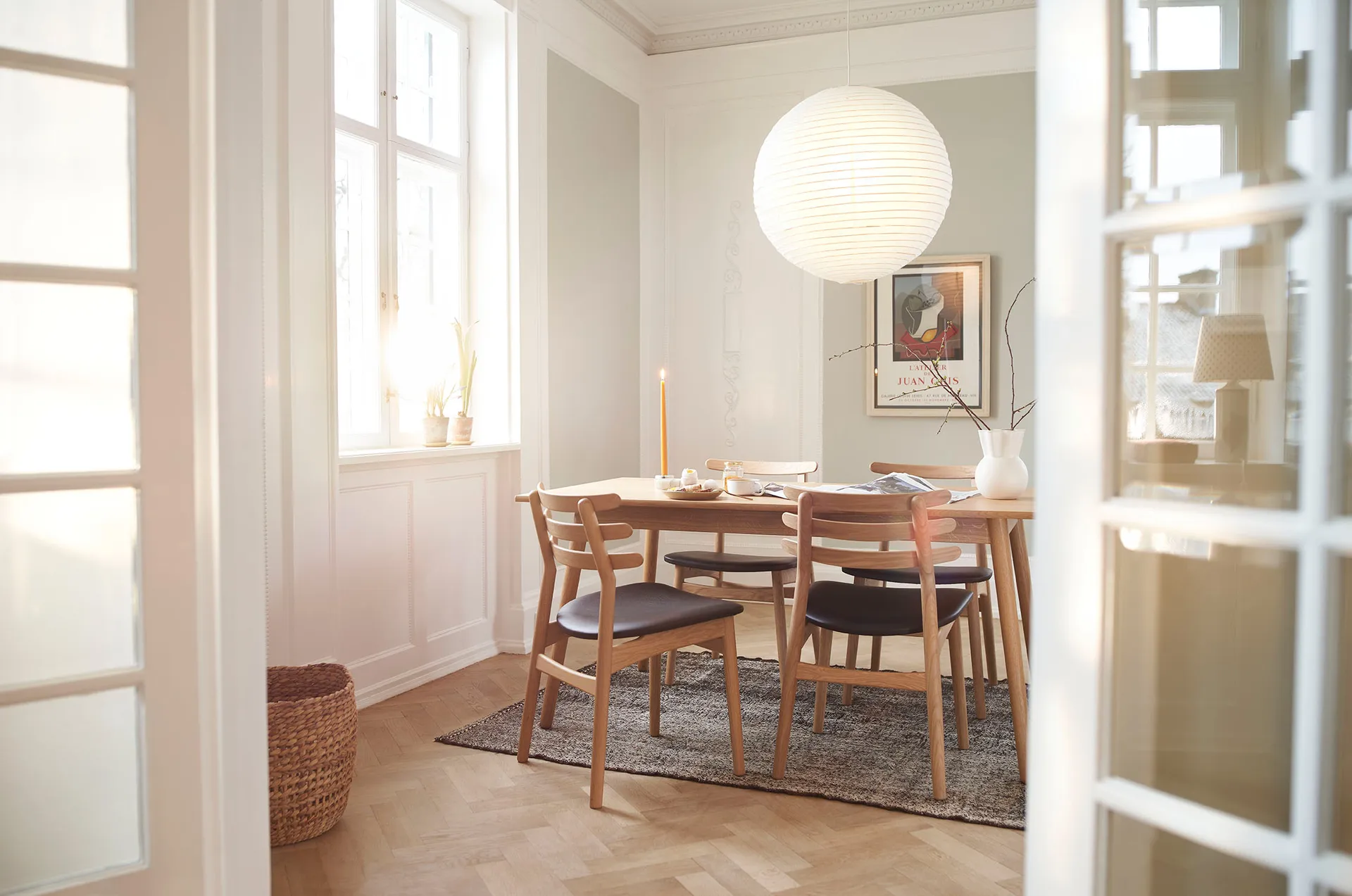 Krzesło J48, Oak nature lacquered-black leather FDB Møbler