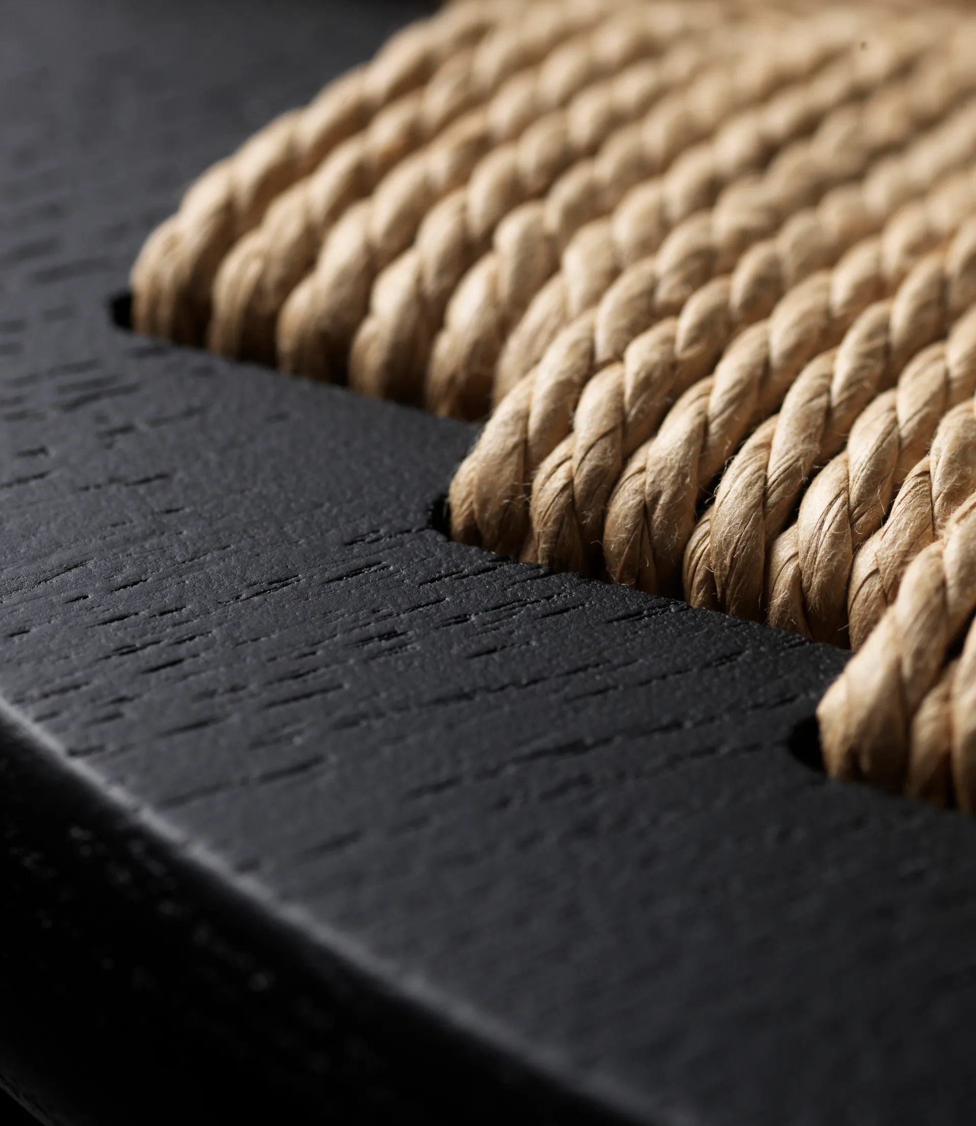 Stołek barowy J165C Counter Round, Oak black painted-nature FDB Møbler