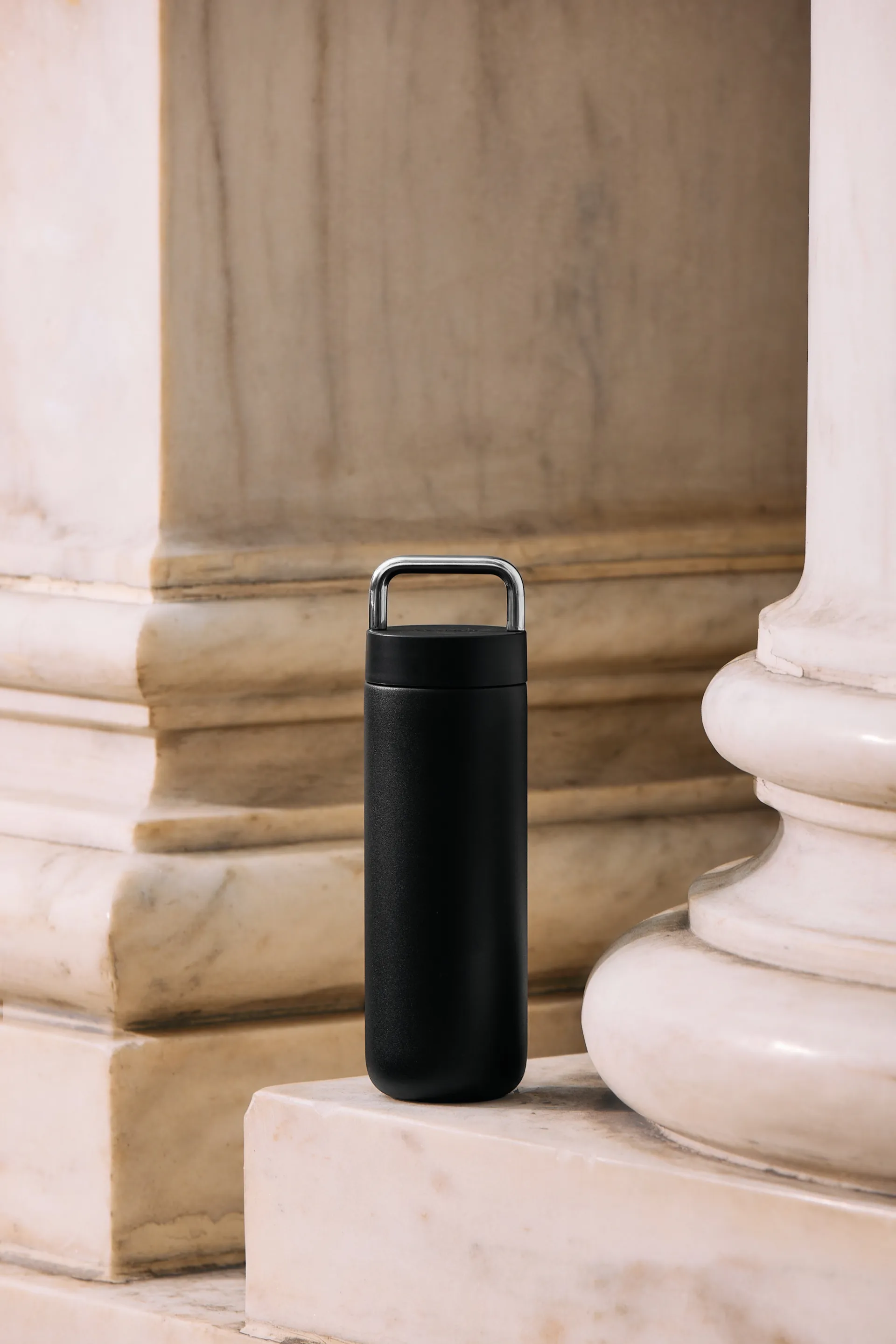 Carter Carry kubek termiczny 590 ml, Matte black Fellow
