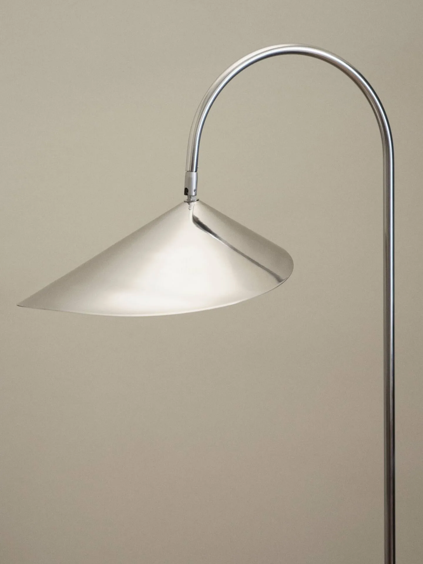 Arum lampa podłogowa, Stainless steel Ferm Living