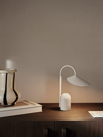 Arum lampa przenośna - Cashmere - ferm LIVING