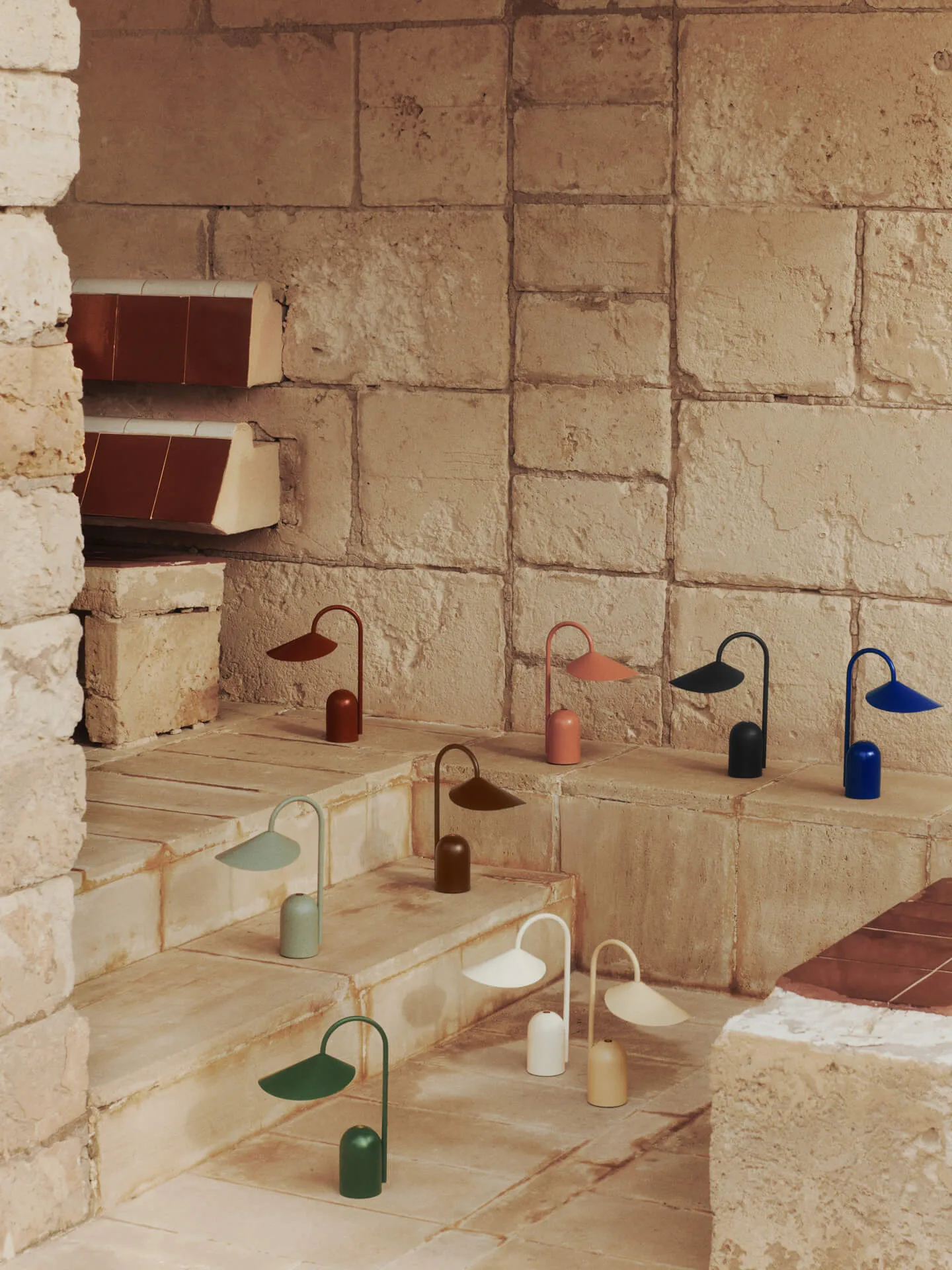 Arum lampa przenośna, Dark Chocolate Ferm Living