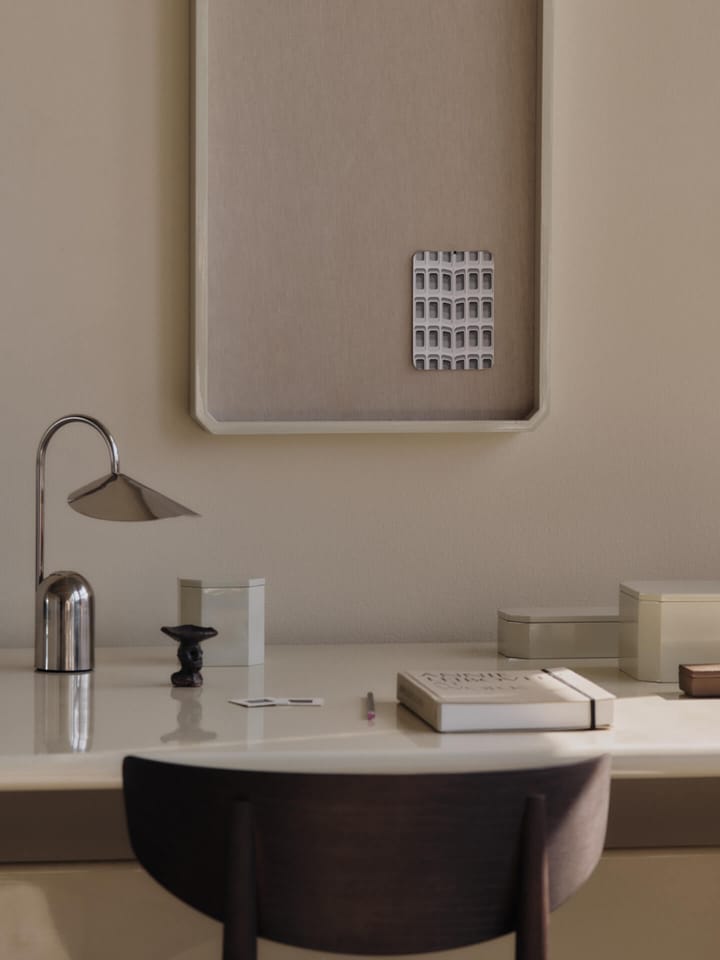 Arum lampa przenośna, Stainless steel Ferm Living