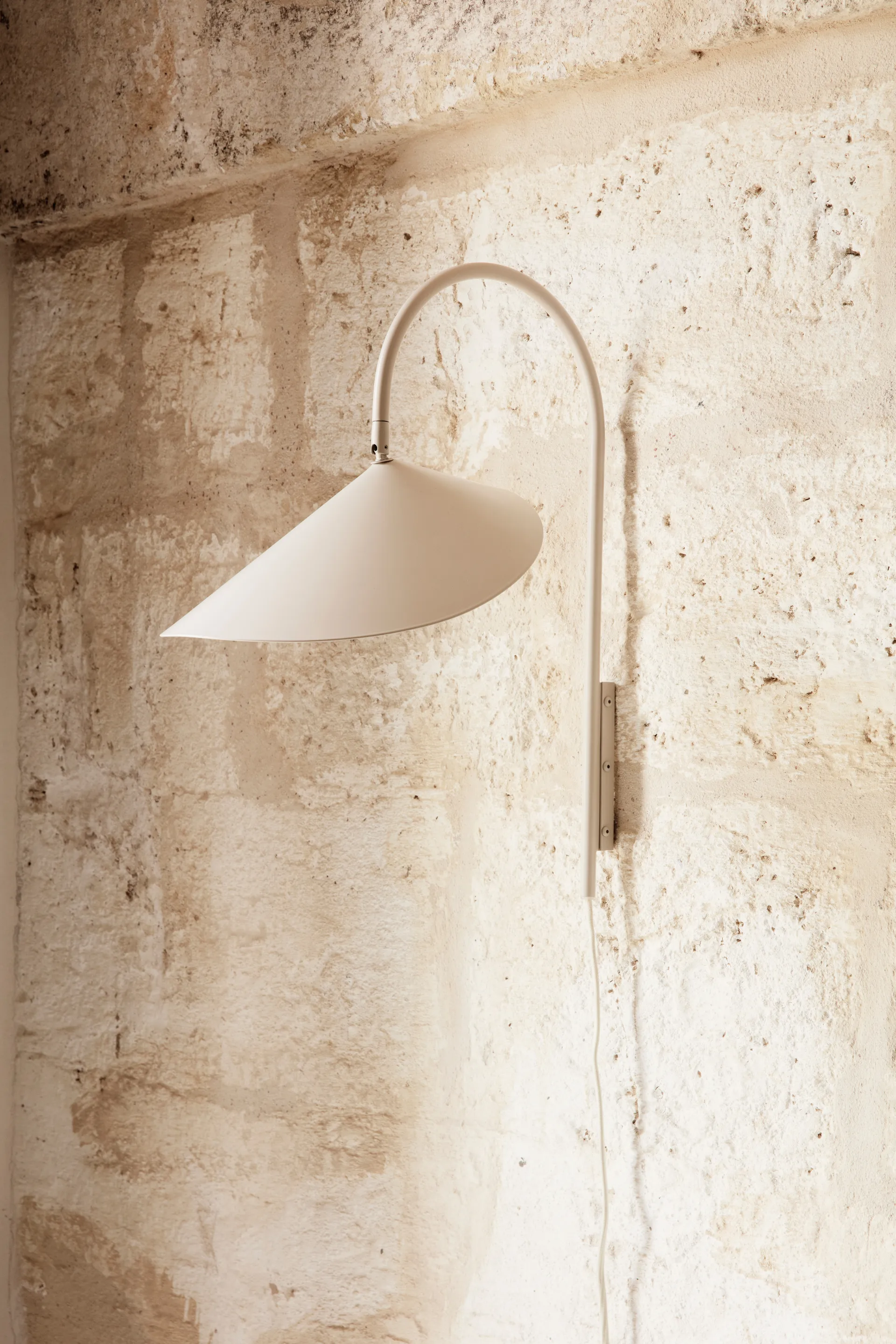 Arum swivel lampa ścienna, cashmere Ferm Living