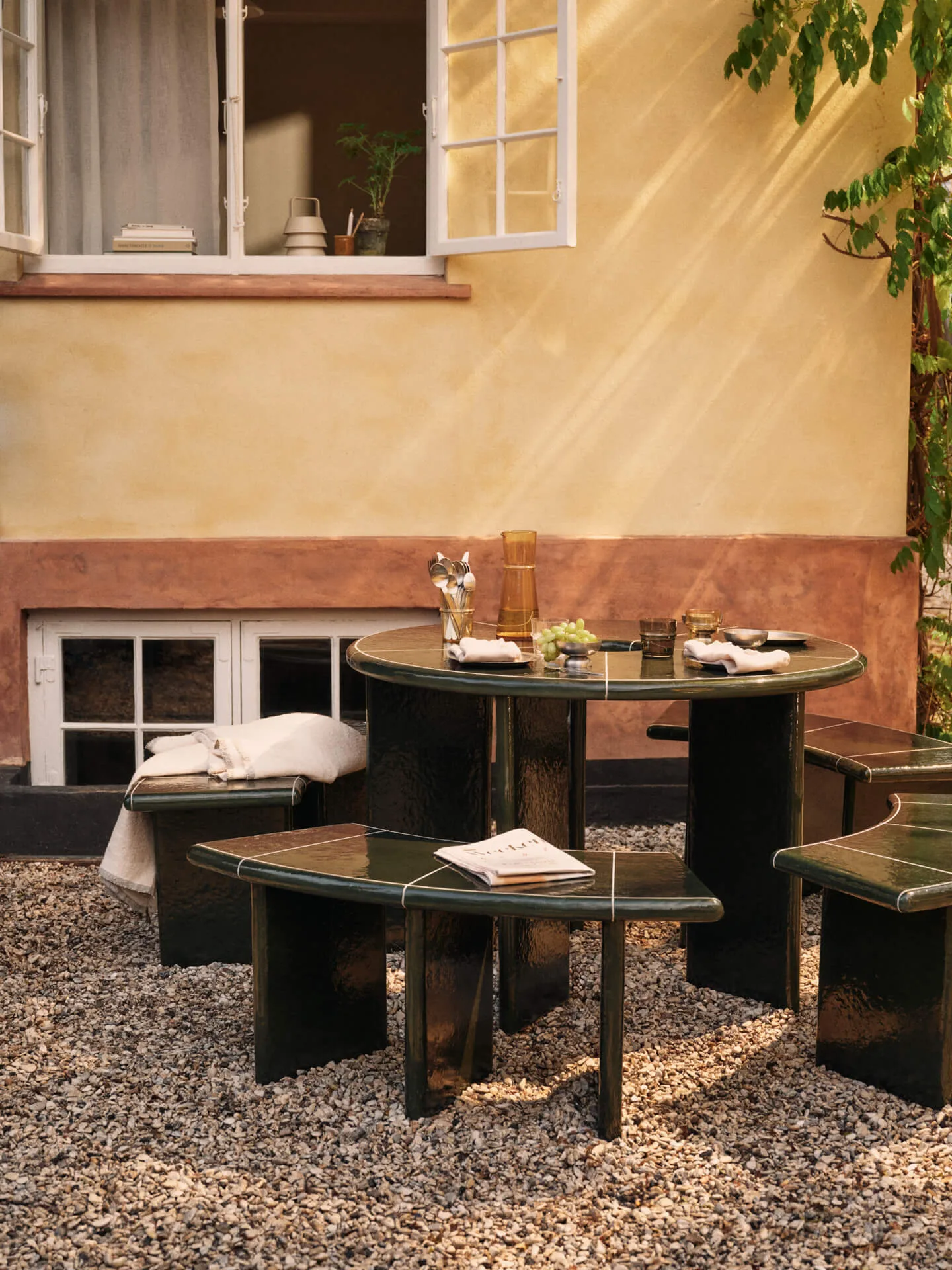 Ławka Deya Curved, Dark green, 110x40x45,5 cm Ferm Living