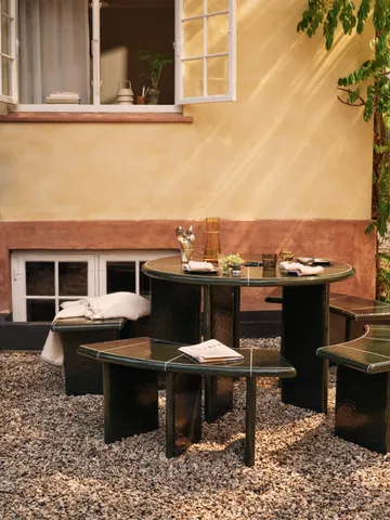 Ławka Deya Curved - Dark green, 110x40x45,5 cm - Ferm Living