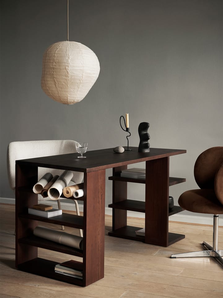 Biurko Edre 137x65x73,5 cm, Ciemno zabarwiona sosna Ferm Living