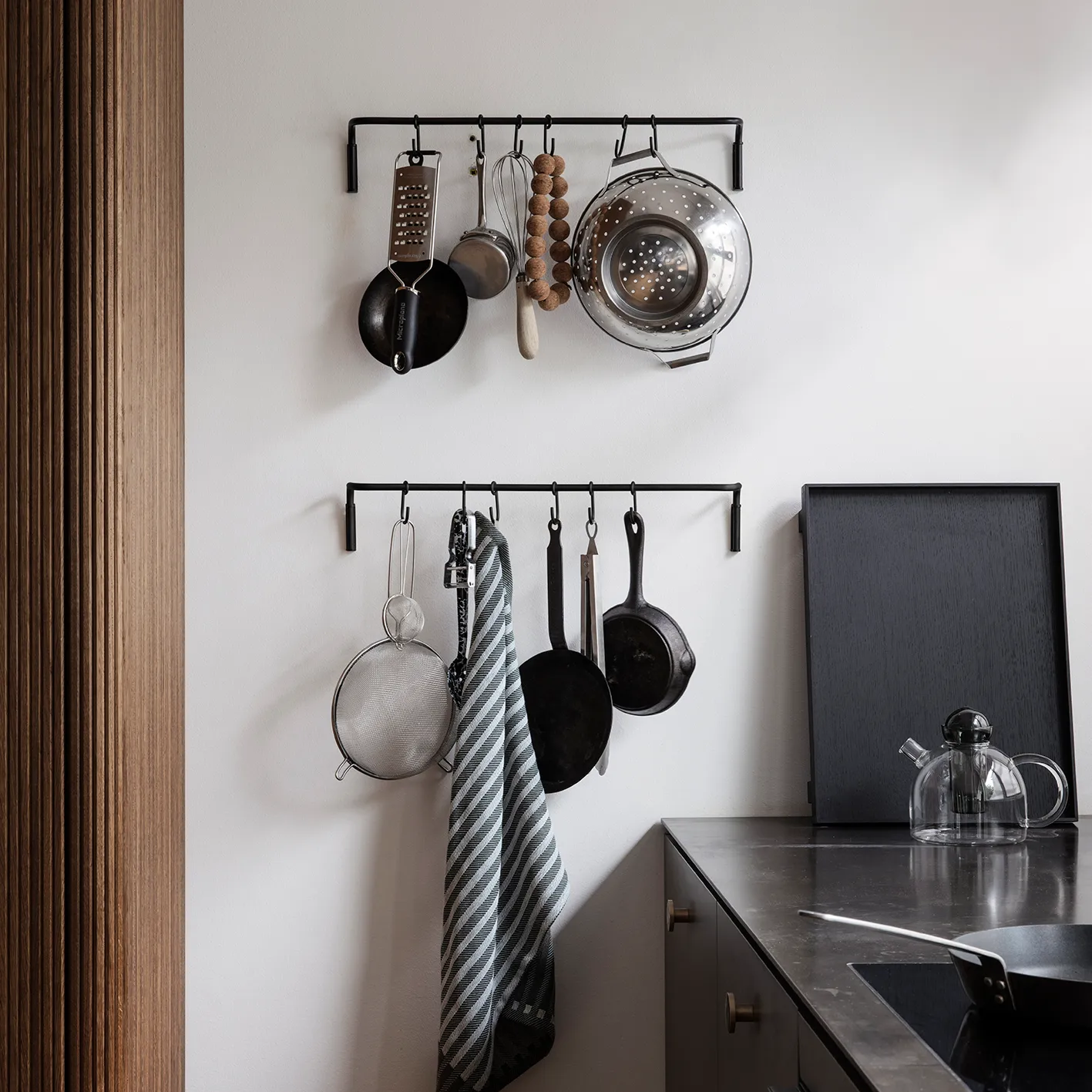 Bon drewniana taca duża, black-stained oak Ferm Living