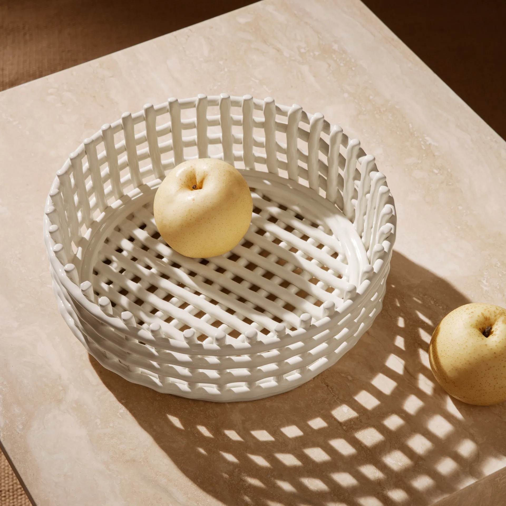 Ceramic pleciona miska, off-white Ferm Living