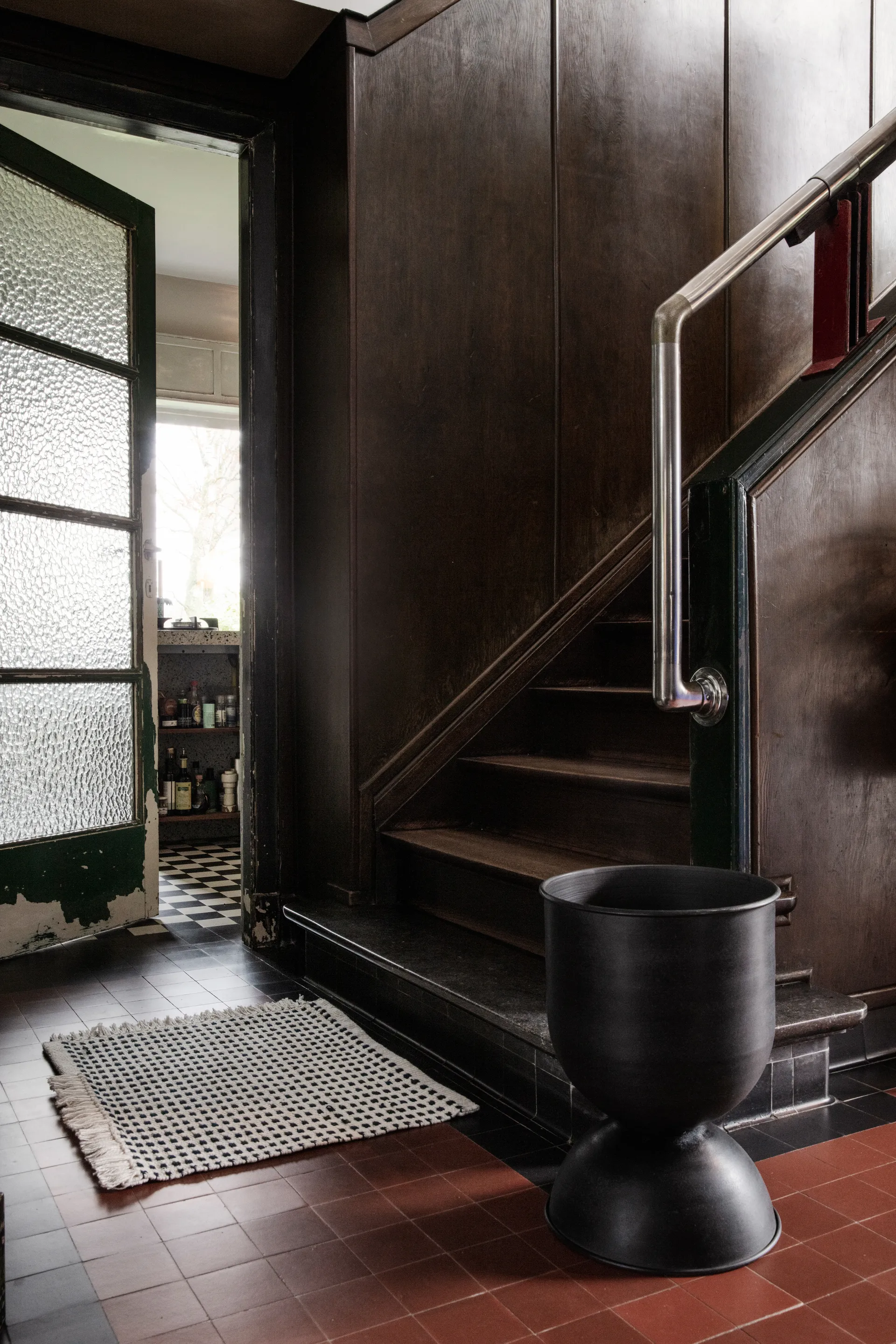 Doniczka Hourglass, średnia Ø40 cm, Czarno-szara Ferm Living