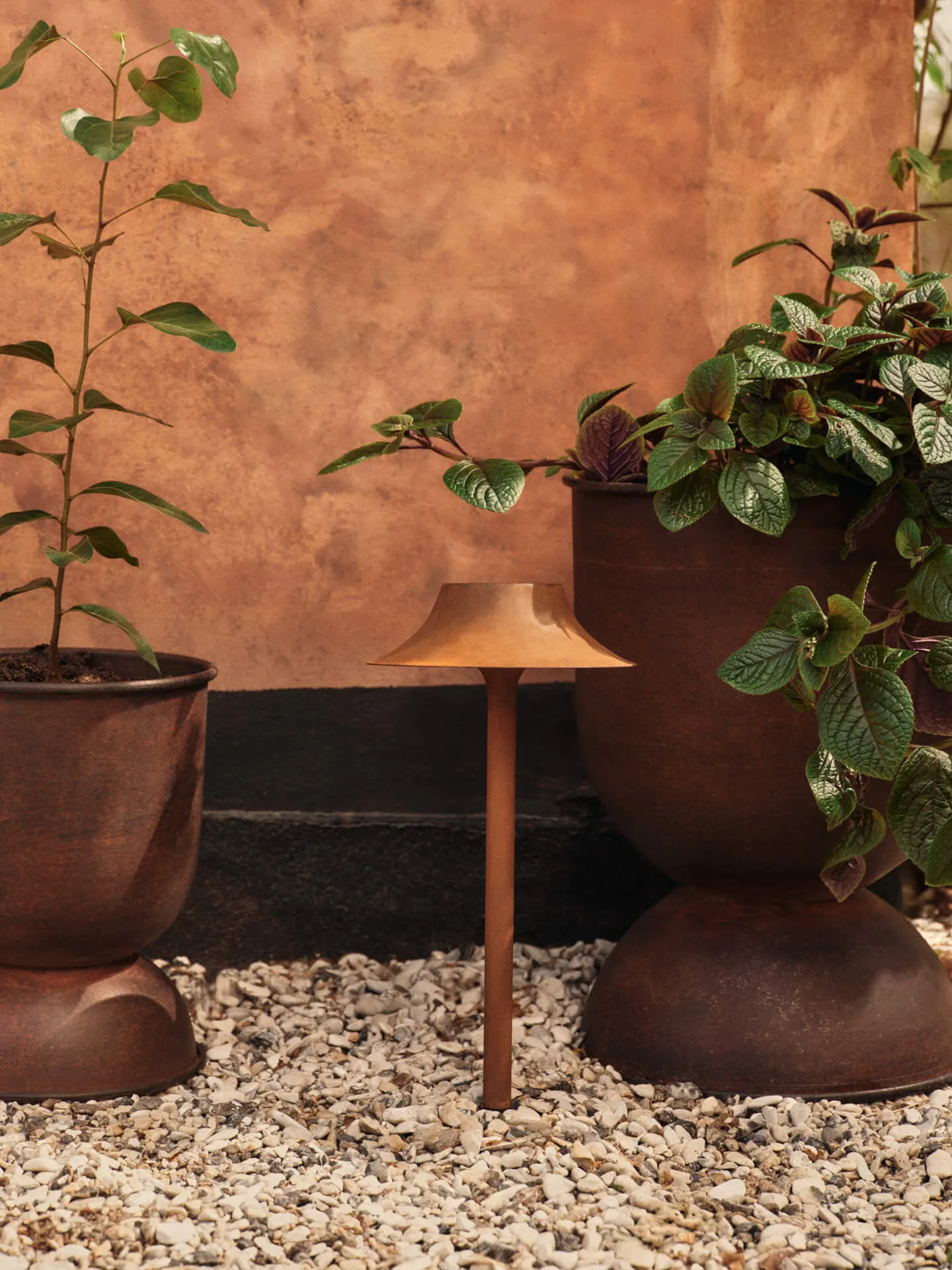 Doniczka Hourglass, średnia Ø40 cm, Rust Ferm Living