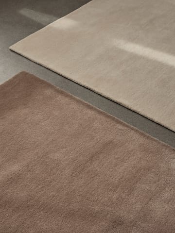 Dywan z włosiem Stille - Ash Brown, 140x200 cm - Ferm Living