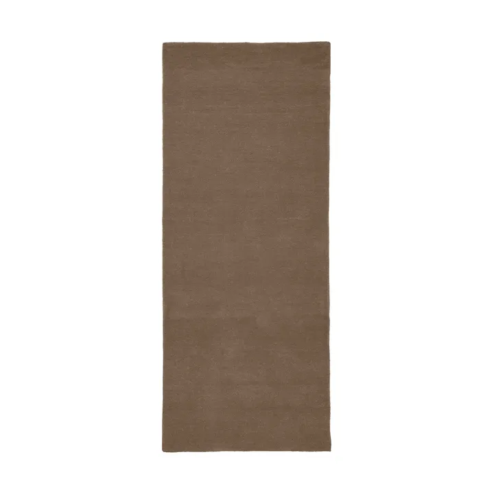 Dywan z włosiem Stille - Ash brown, 80x200 cm - Ferm Living