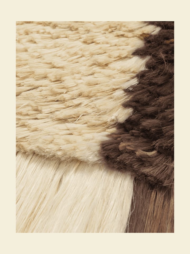 Edge Wall Rug tapeta ścienna 50x110 cm - Kawa o kolorze off-white - ferm LIVING