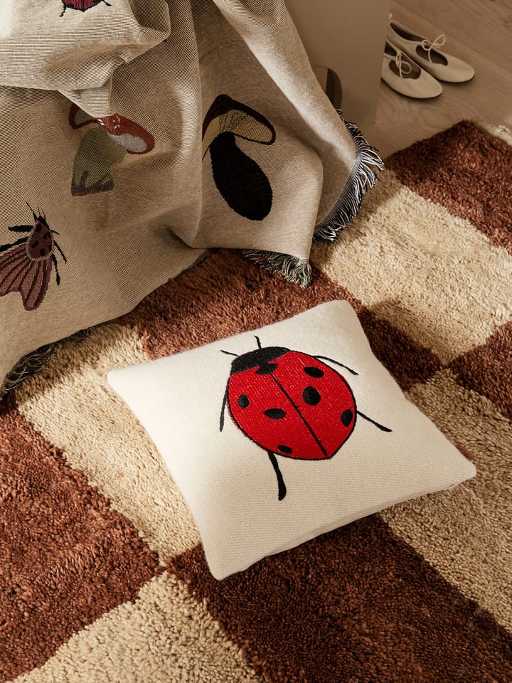 Forest poduszka z haftem 40x40 cm - Ladybird - ferm LIVING