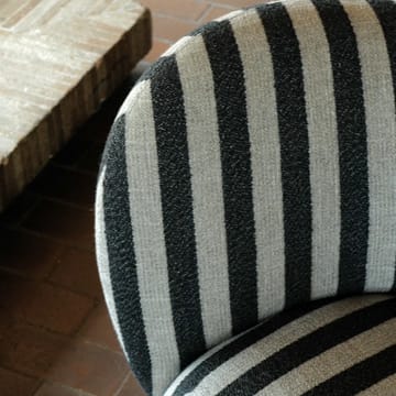 Fotel do salonu Rico lounge chair - Louisiana sand black - Ferm Living