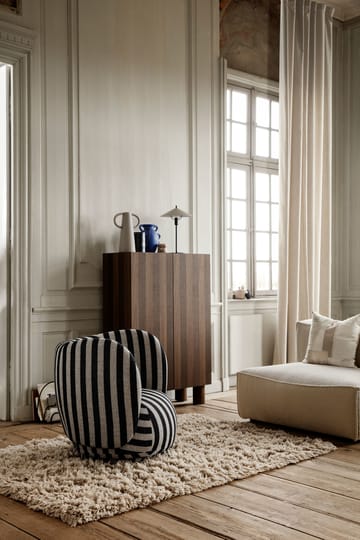 Fotel do salonu Rico lounge chair - Louisiana sand black - Ferm Living