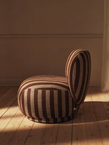 Fotel Rico lounge chair piccolo - Louisiana, Sand-chocolate - Ferm Living