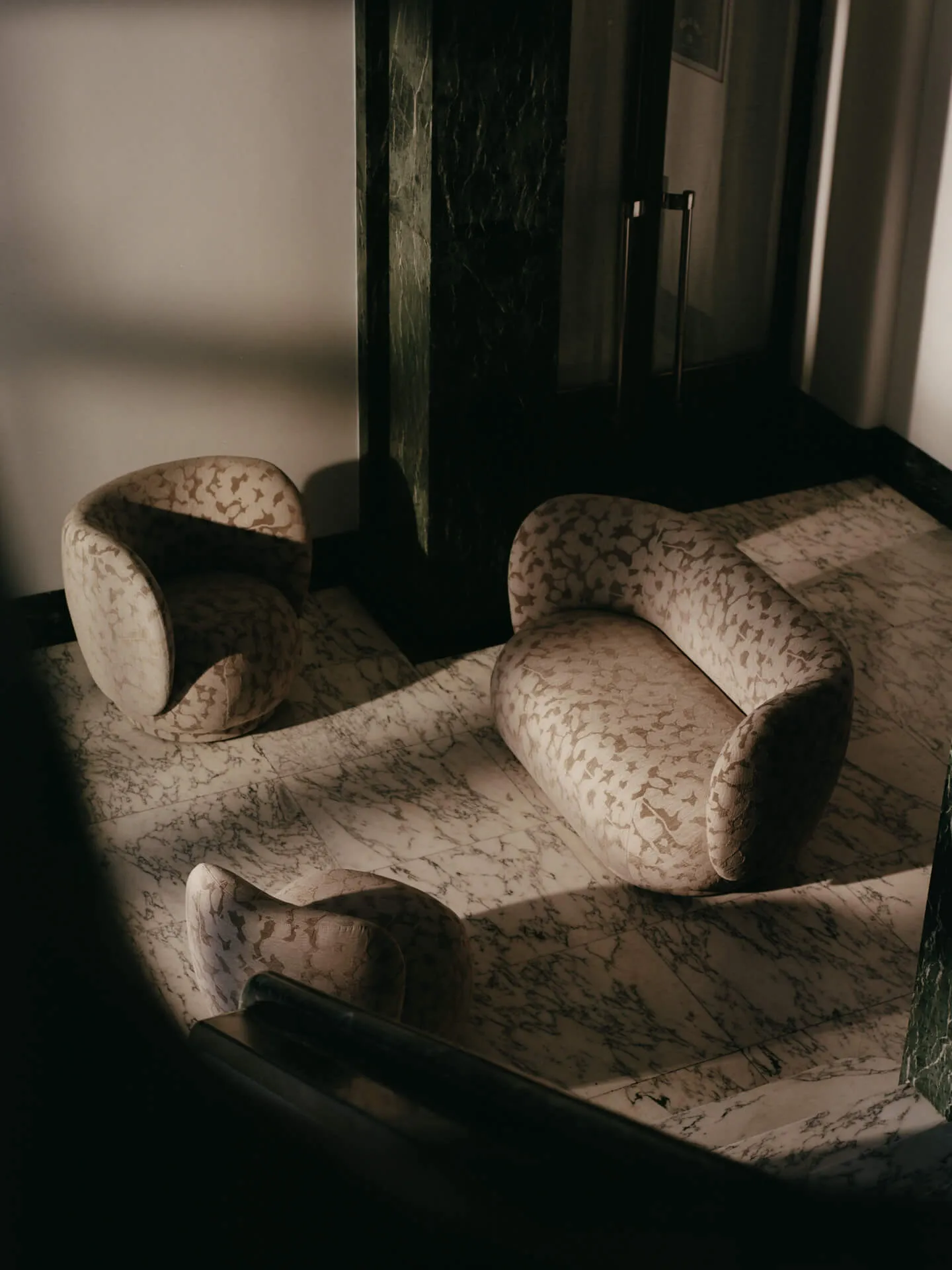 Fotel Rico Lounge obrotowy, Cilla-Taupe Ferm Living