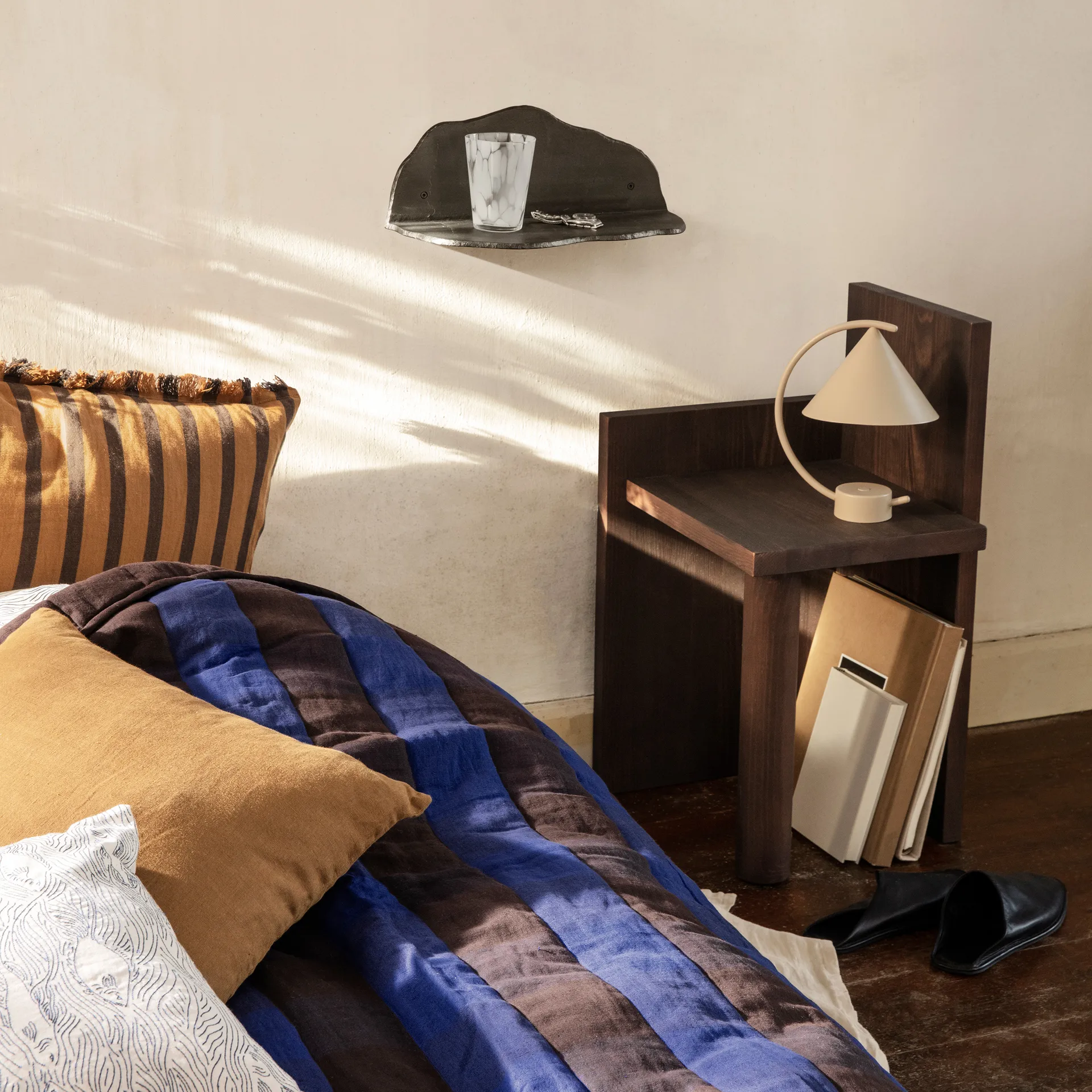 Fracture półka, Blackened aluminum Ferm Living