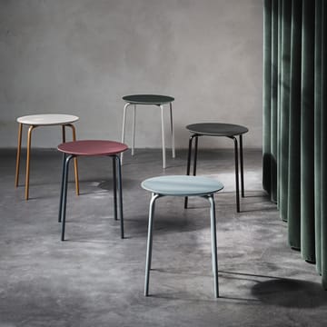 Herman stołek - Red brown, chromowany stojak - Ferm Living