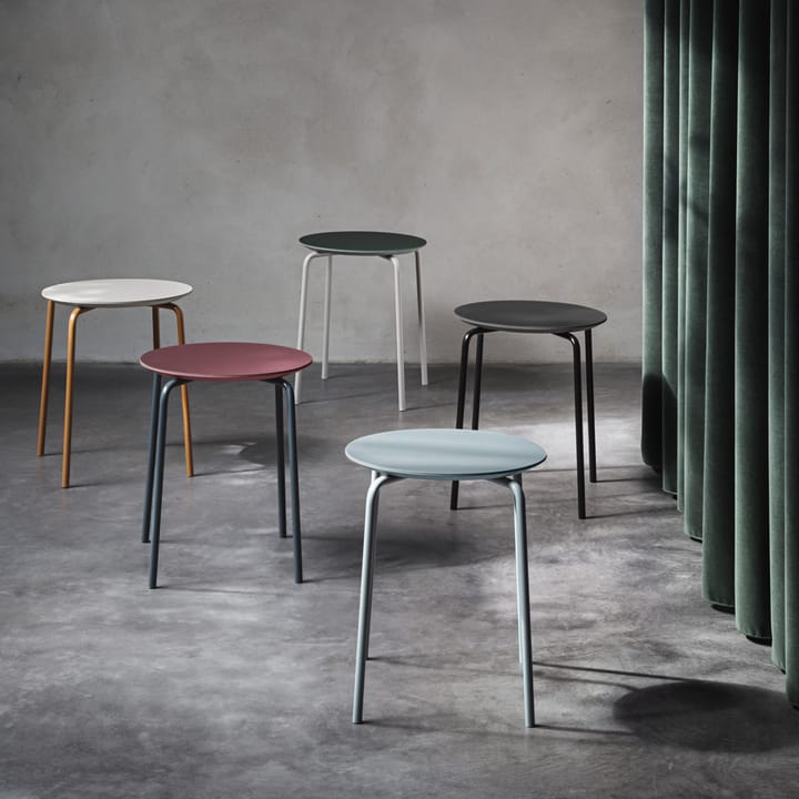 Herman stołek, Red brown, chromowany stojak Ferm Living