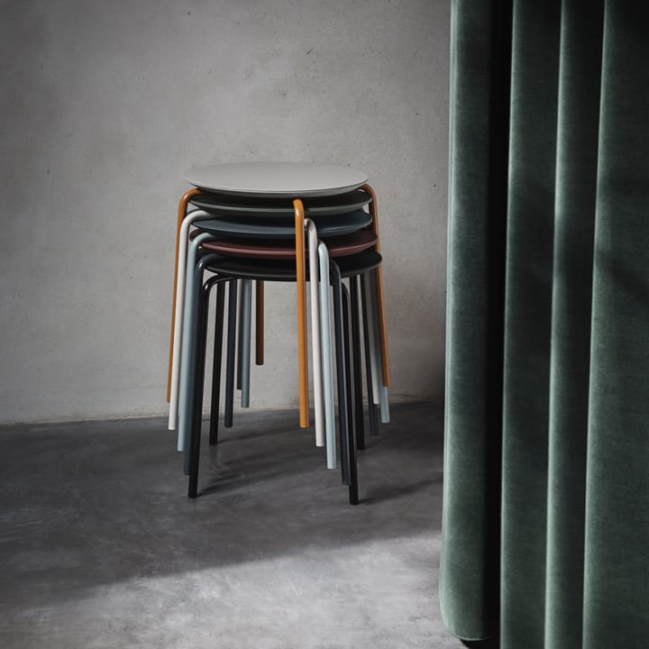 Herman stołek, Red brown, chromowany stojak Ferm Living