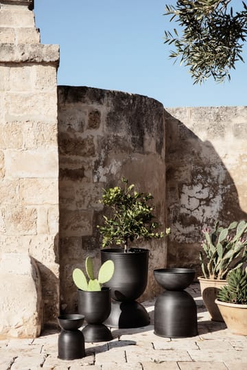 Hourglass doniczka, duża Ø50 cm - Black-dark grey - Ferm Living