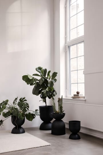 Hourglass doniczka extra small Ø21 cm - Black-dark grey - Ferm Living